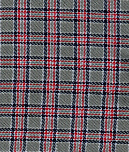 Tela diagonal de poliéster SchoolLine; plaid rojo, azul y blanco sobre gris, apta para uniformes escolares e institucionales.