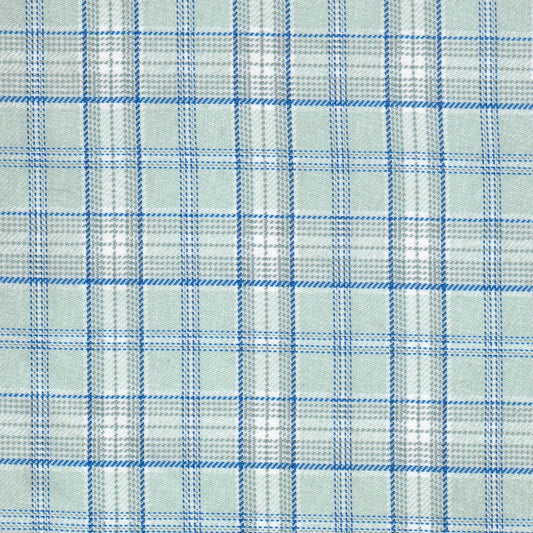 Tela SchoolLine 13009041 poliéster diagonal azul claro y blanco con cuadros; ideal para uniformes escolares e institucionales.
