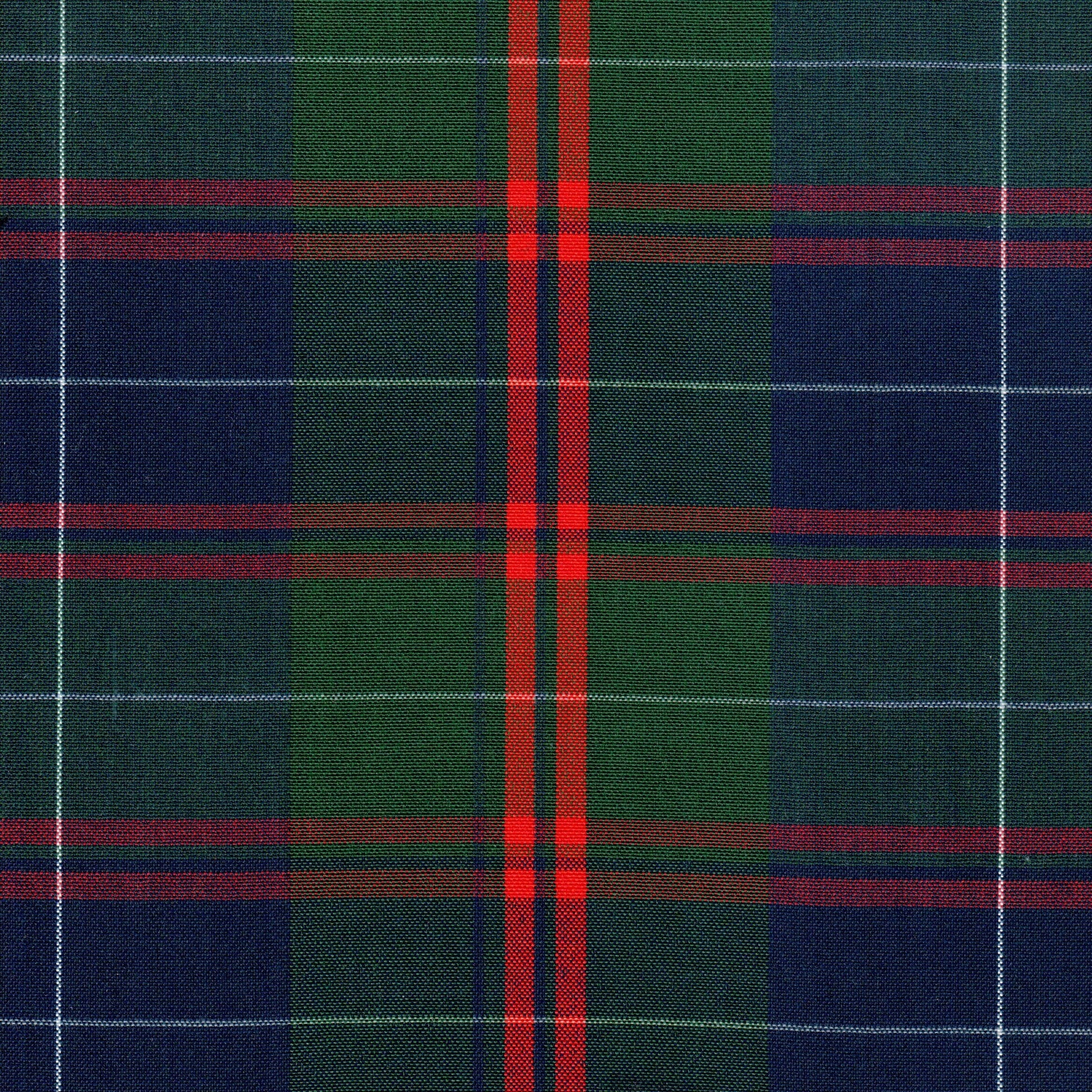 Tela Dacron especial SchoolLine azul marino con diseño tartán verde y rojo; perfecta para uniformes escolares e institucionales.