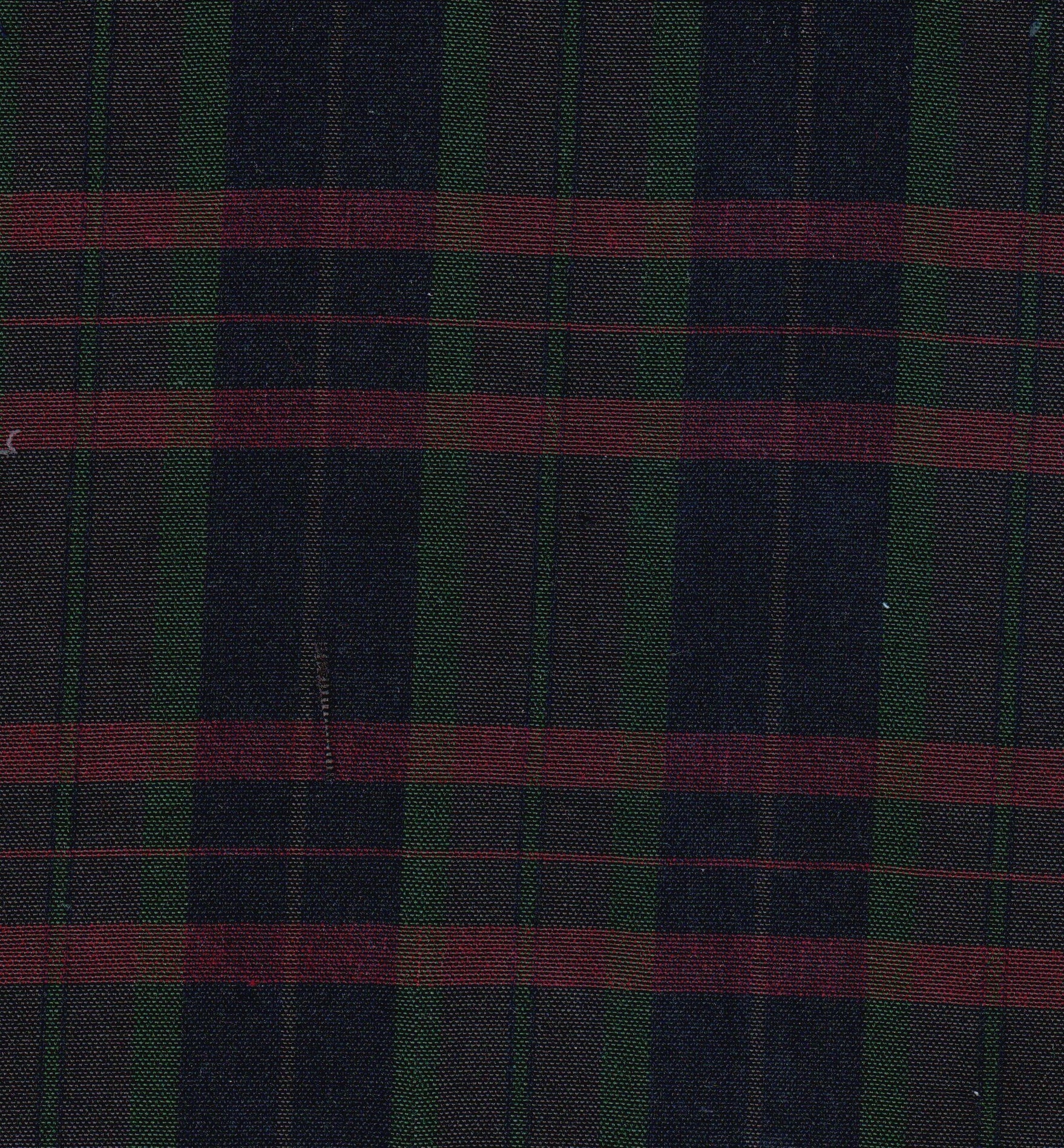 Tela SchoolLine 13012036 Dacron: cuadros azul marino y verde con rayas rojas, ideal para uniformes escolares e institucionales.