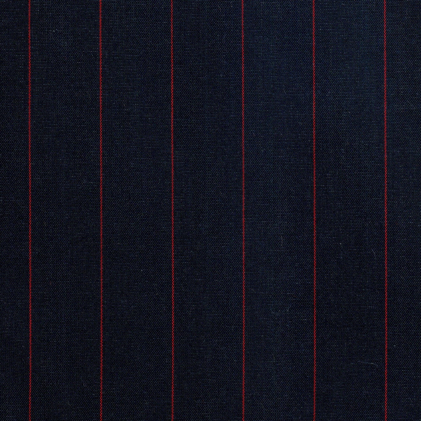 Tela jacquard azul marino con líneas rojas verticales; ideal para uniformes escolares, SchoolLine.