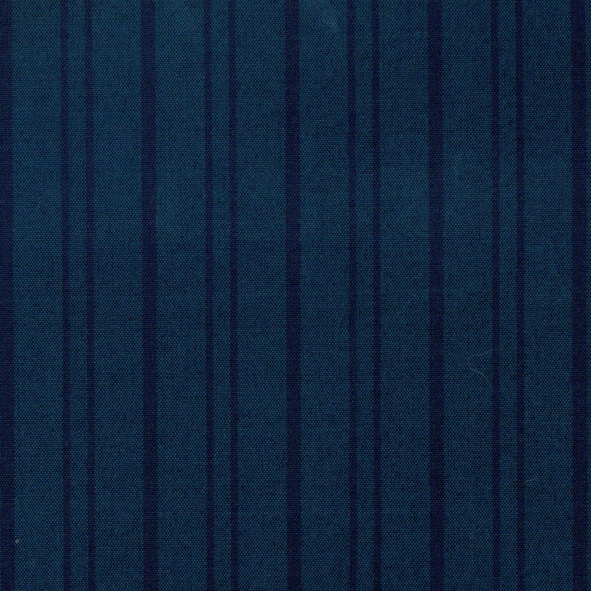 Tela jacquard azul marino con rayas verticales de SchoolLine, ideal para uniformes escolares e institucionales.