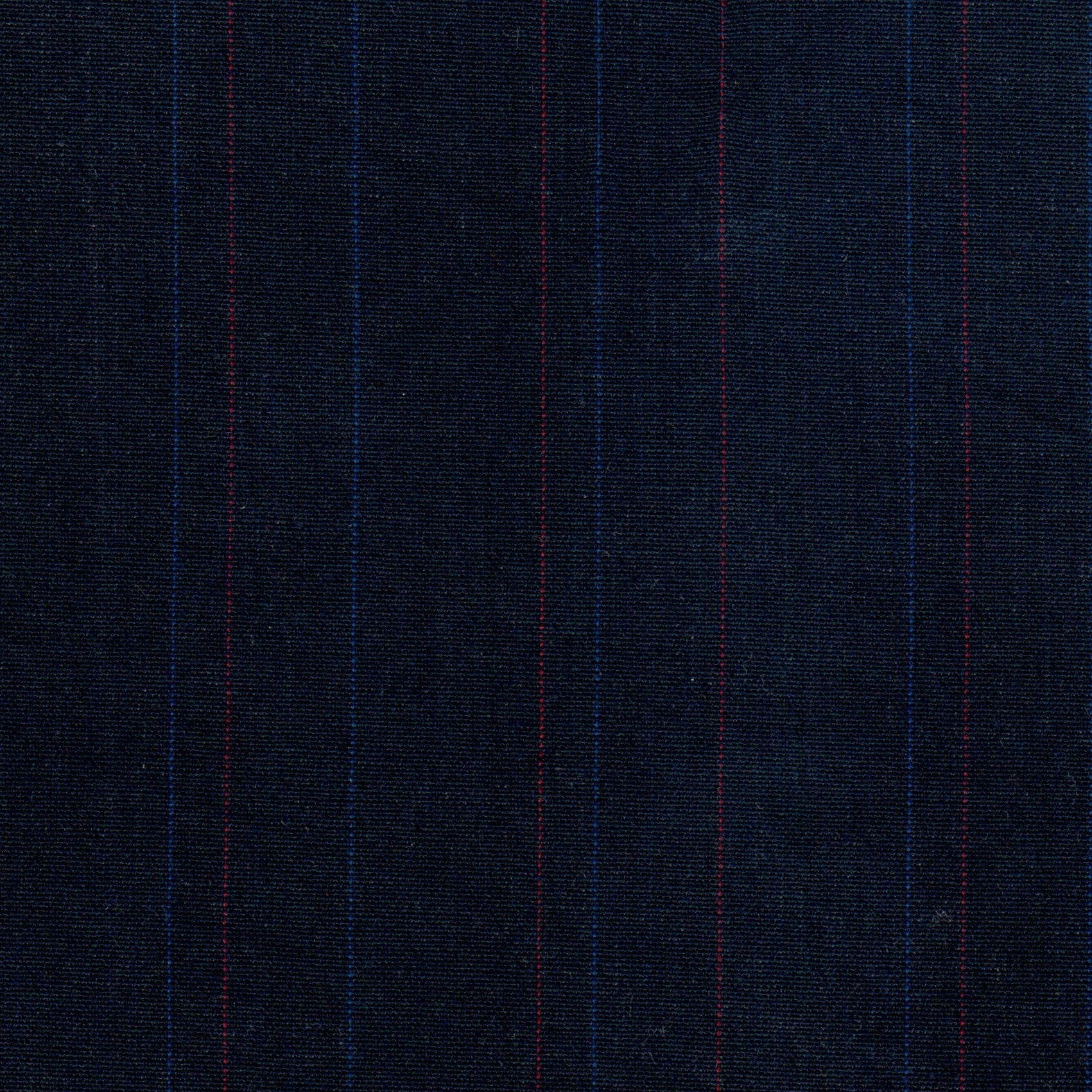 Tela jacquard tafetán azul con rayas finas azules y rojas; ideal para uniformes escolares e institucionales.