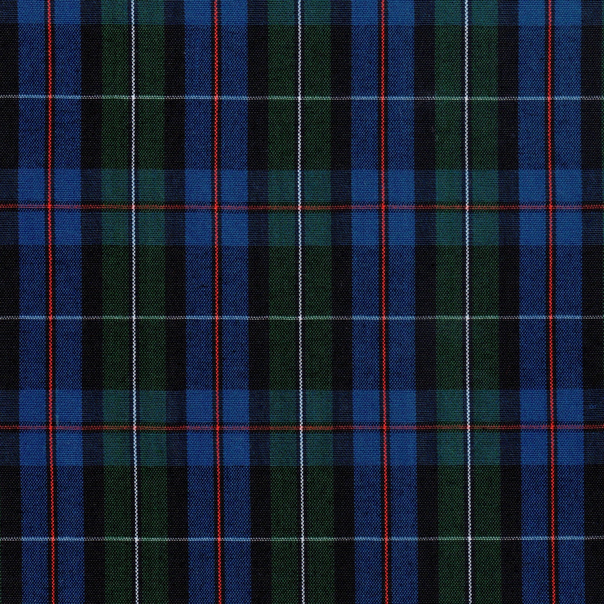 Tela jacquard poly kent SchoolLine 13033028 en tartán azul, verde y negro con líneas rojas, ideal para uniformes escolares.