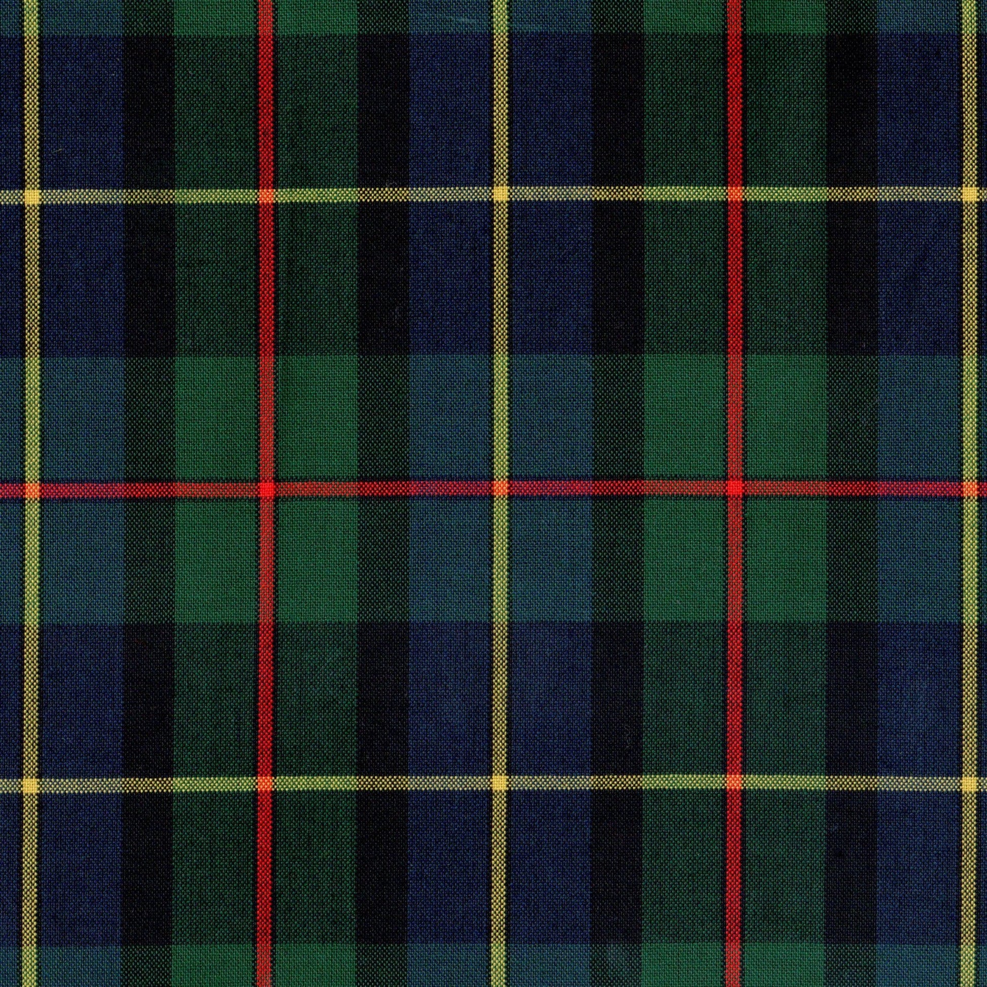 Tela Jacquard tafetán SchoolLine, cuadros azul marino, verde y rojo con líneas amarillas; ideal para uniformes escolares e institucionales.