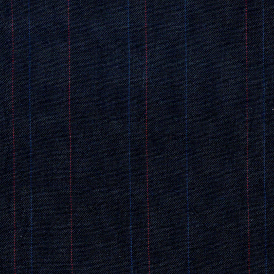 Tela jacquard SchoolLine para uniformes escolares, azul marino con finas rayas azules y rojas.