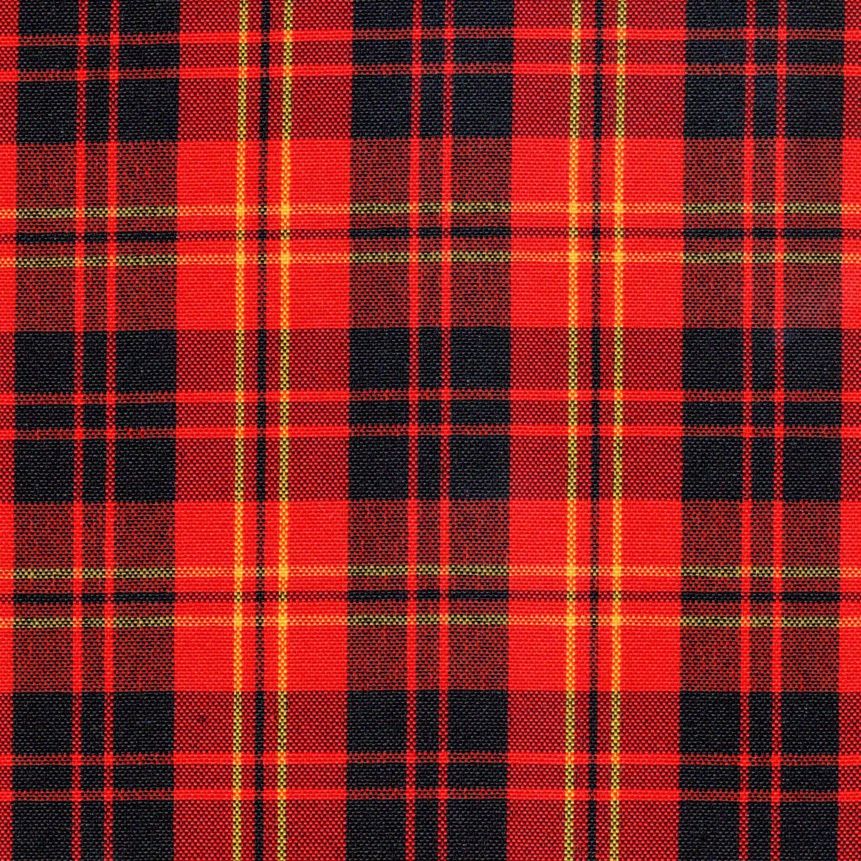 Tela a cuadros en color rojo con cuadros negros y lineas amarillas ideal para uniformes escolares