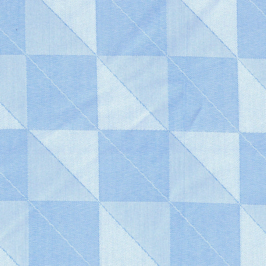 Tela indigo claro y blanco con diseño de triángulos; perfecta para uniformes escolares e institucionales, SchoolLine.