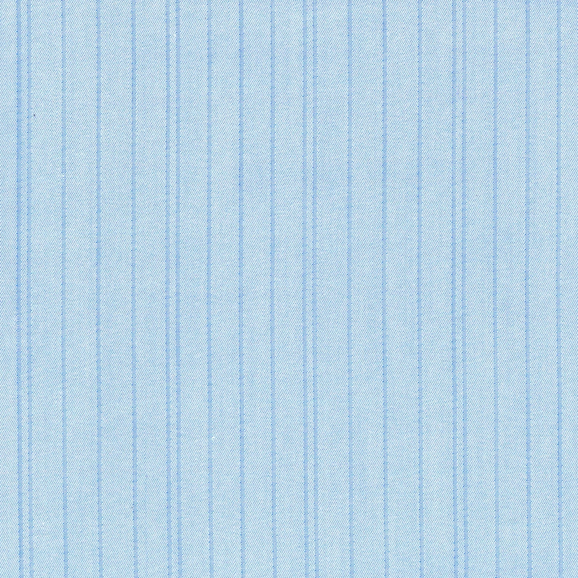 Tela azul claro con rayas verticales; tela SchoolLine para uniformes escolares e institucionales.