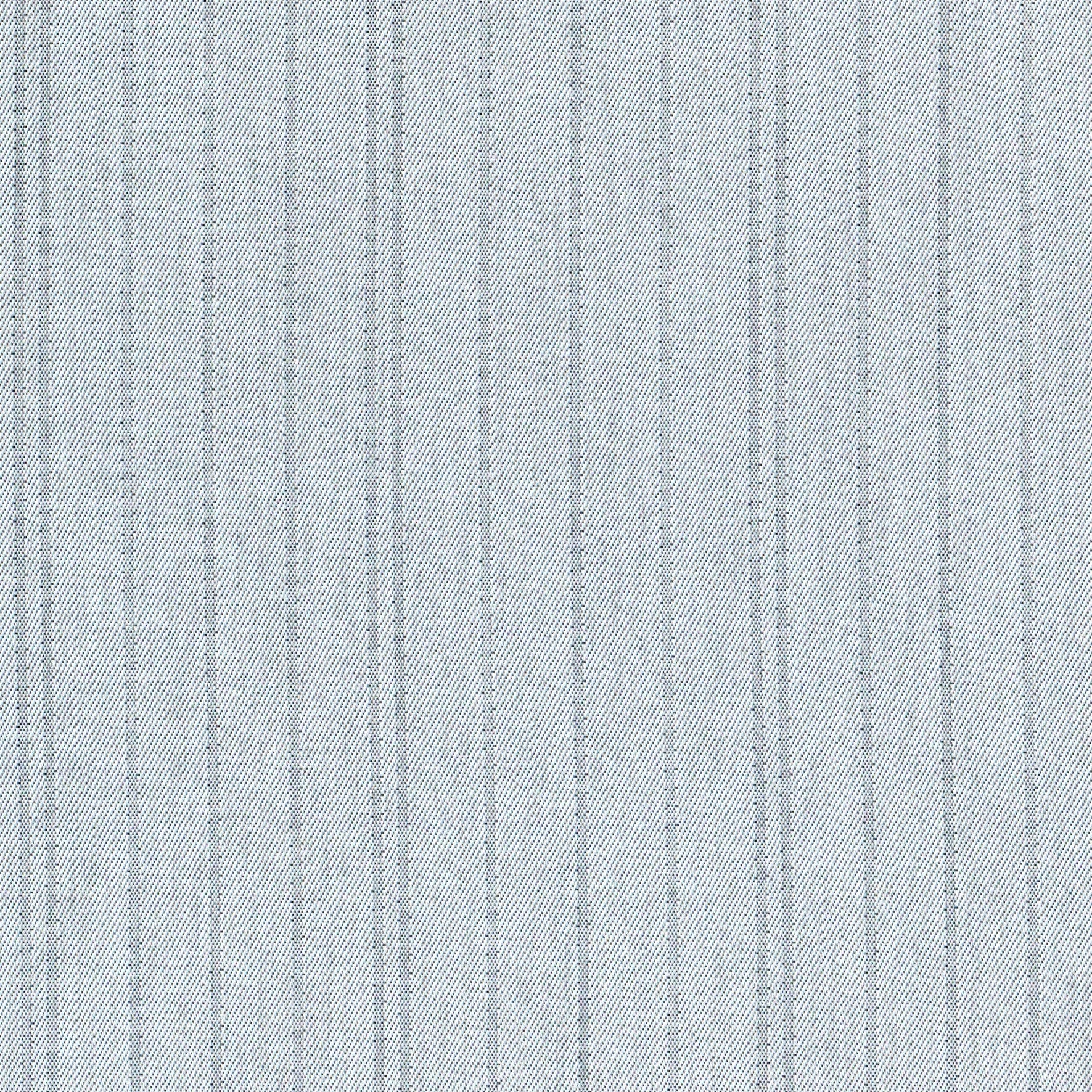 Tela gris claro con rayas finas azul grisáceas; ideal para uniformes escolares e institucionales, SchoolLine.