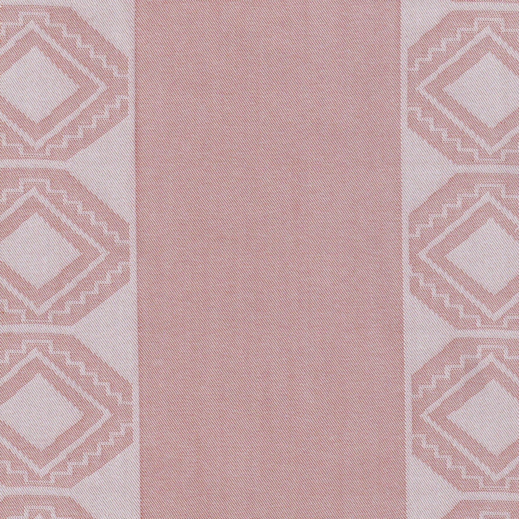 Tela de color rosa con decoracion vertical en blanco de figuras en rombos para camisa guayabera