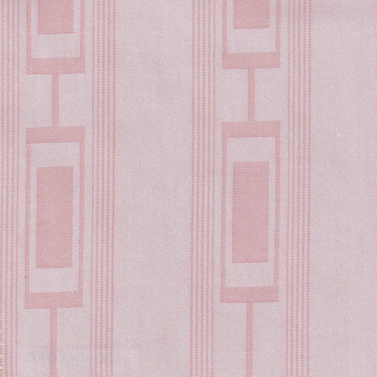 Tela para camisa guayabera en color rosa claro con decoracion vertical de lineas y cuadros en rosa mas oscuro