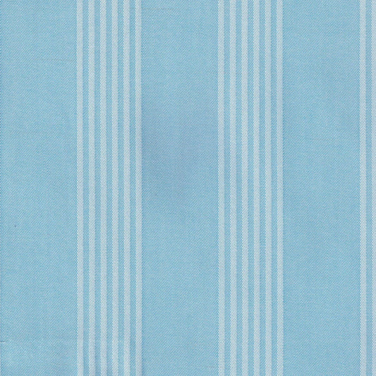 Tela en color azul claro con lineas blancas para camisa guayabera