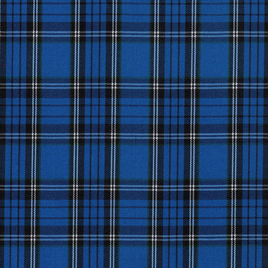 Tela escocesa de poliéster azul y negro con cuadros blancos; ideal para uniformes escolares e institucionales SchoolLine.