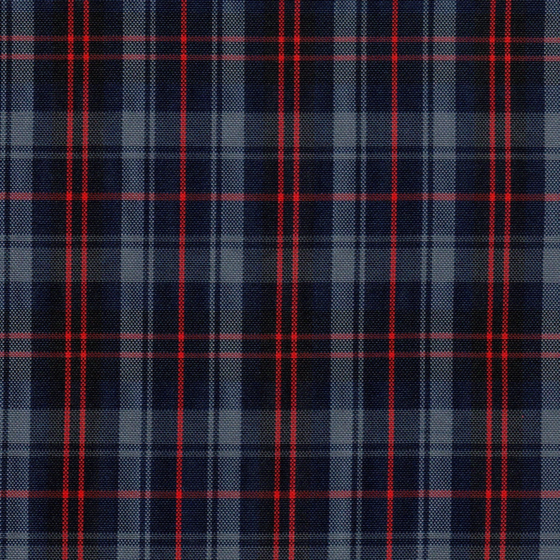 Tela escocesa de poliéster SchoolLine, azul marino con líneas rojas, ideal para uniformes escolares e institucionales.