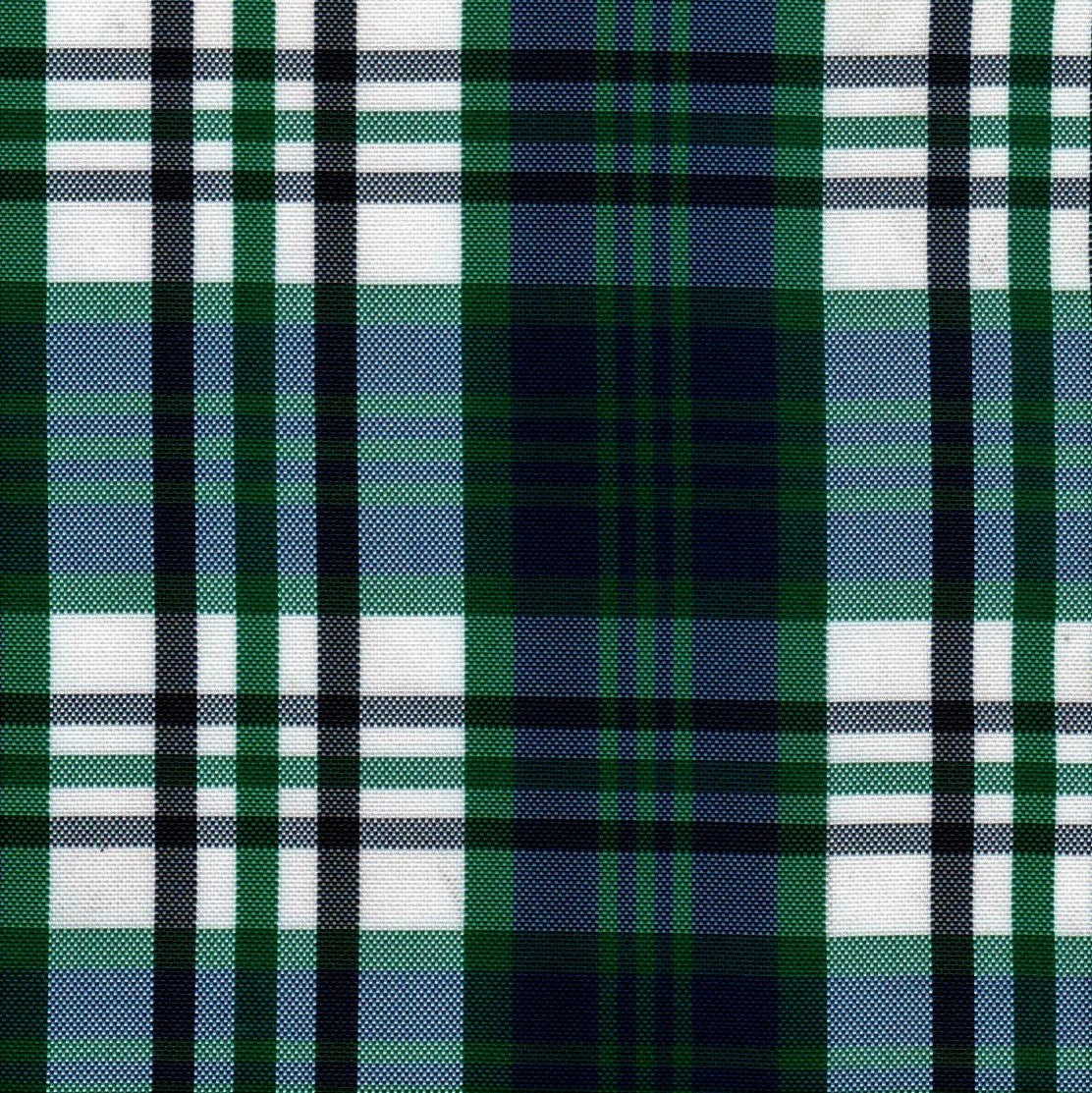 Tela escocesa de poliéster tartán verde, azul marino y blanco; ideal para uniformes escolares e institucionales de SchoolLine.