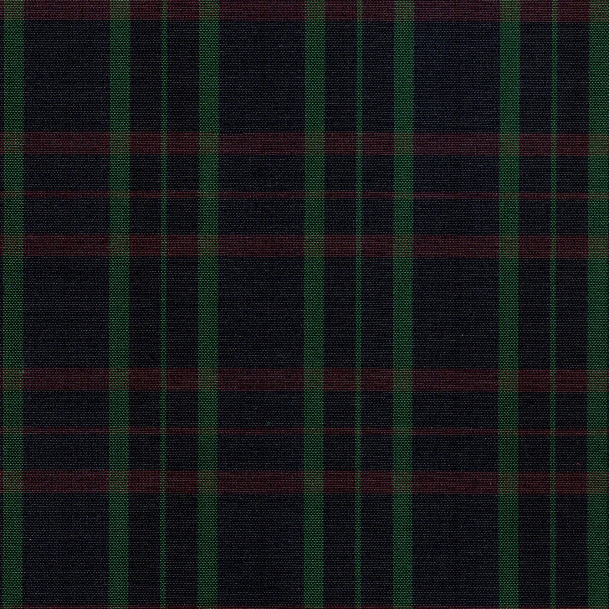 Tela escocesa de poliéster SchoolLine en verde, negro y rojo con franjas, ideal para uniformes escolares e institucionales.