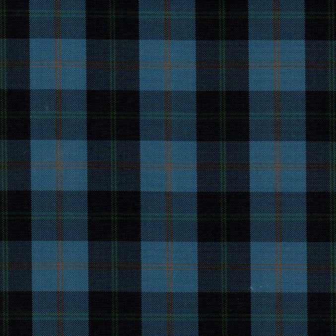 Tela escocesa de poliéster SchoolLine en azul y negro con diseño tartán, ideal para uniformes escolares e institucionales.