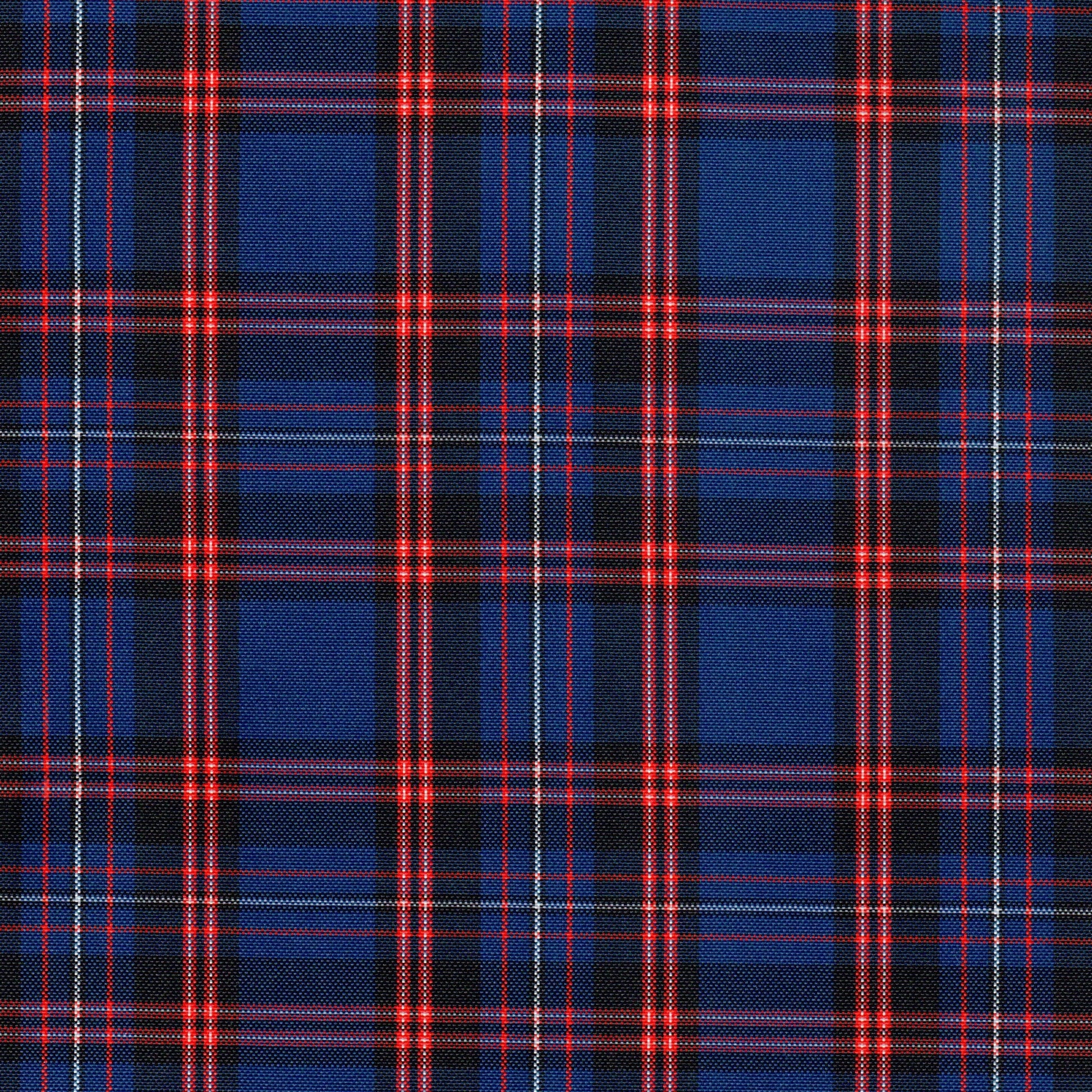 Tela escocesa de poliéster SchoolLine en azul marino con cuadros rojos, ideal para uniformes escolares e institucionales.