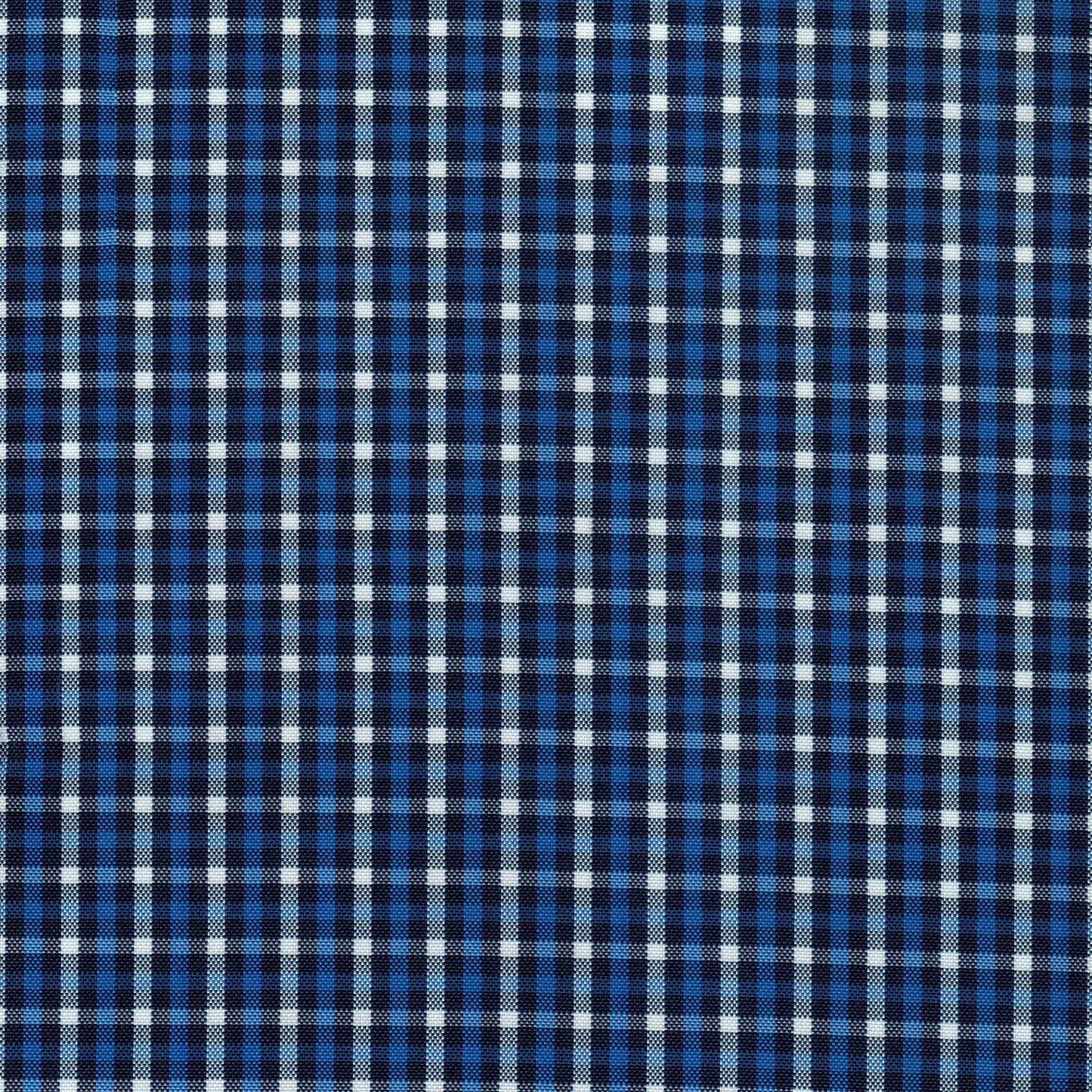 Tela escocesa de poliéster SchoolLine en azul marino, negro y blanco a cuadros; ideal para uniformes escolares.