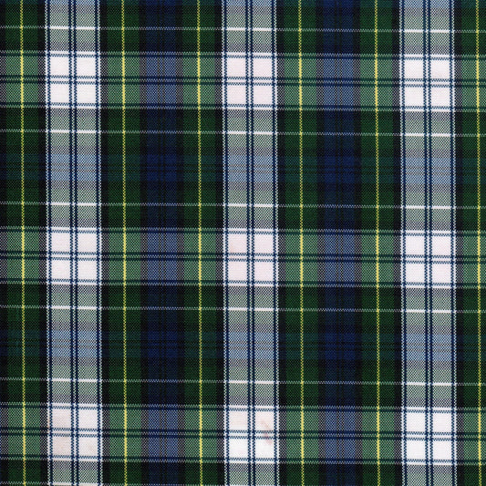 Tela escocesa de poliéster en tartán verde, azul y blanco con líneas amarillas; ideal para uniformes escolares de SchoolLine.