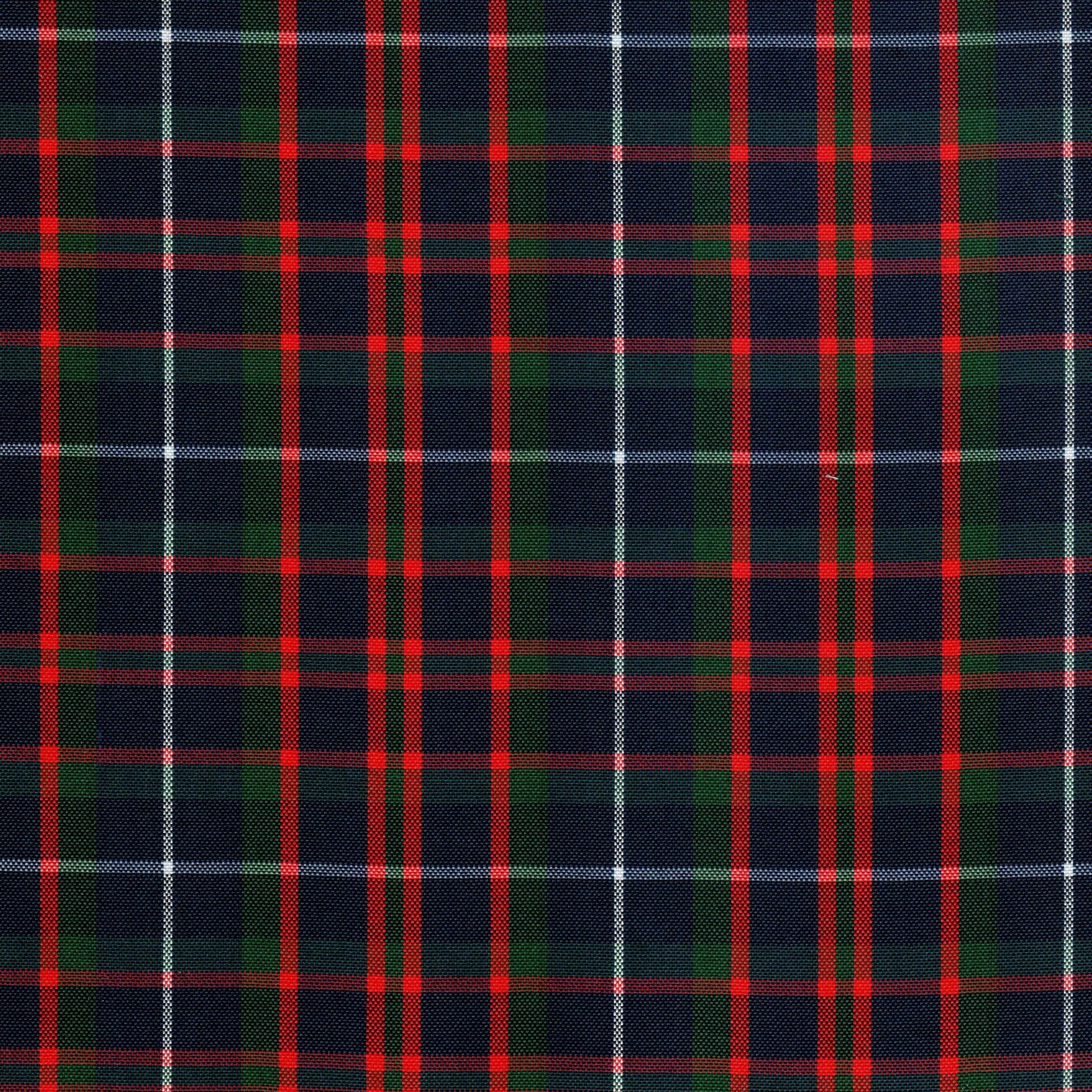 Tela escocesa de poliéster SchoolLine en tartán navy con franjas rojas y verdes; ideal para uniformes escolares.