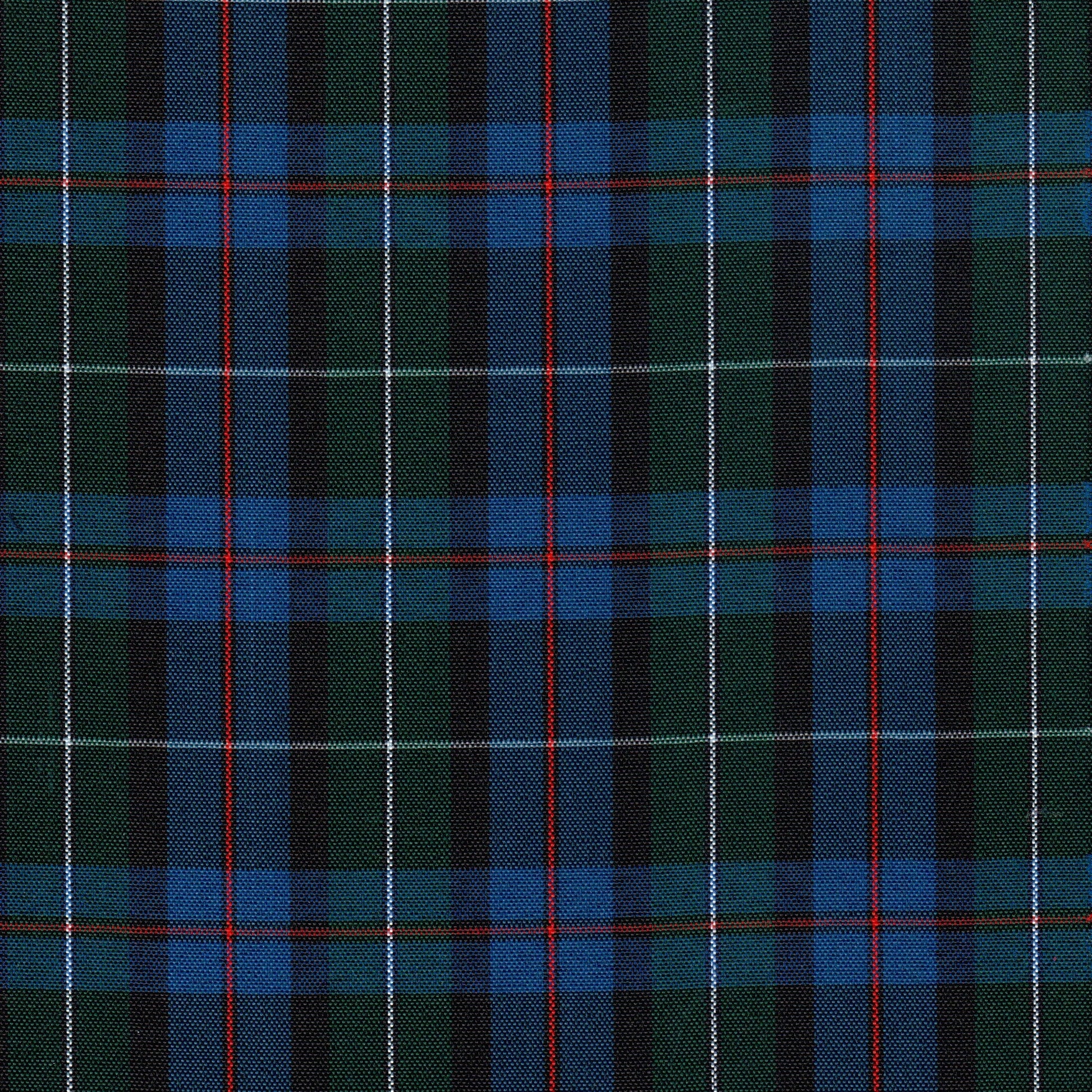 Tela escocesa de poliéster SchoolLine en azul, verde y negro con líneas rojas y blancas, para uniformes escolares.