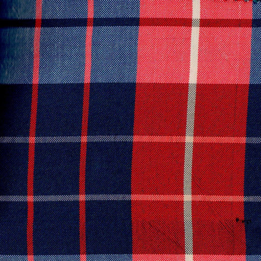 Tela escocesa de poliéster SchoolLine, tartán rojo, azul y blanco; ideal para uniformes escolares e institucionales.