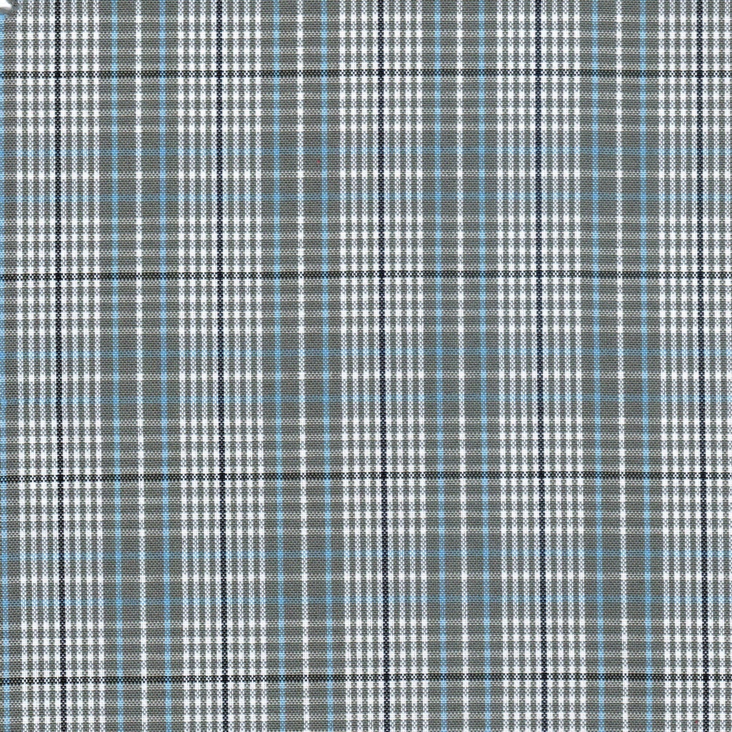 Tela escocesa de poliéster SchoolLine gris con líneas blancas, negras y azul claro, ideal para uniformes escolares e institucionales.