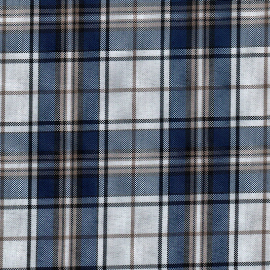 Tela escocesa de poliéster, cuadros azul marino, blanco y gris; ideal para uniformes escolares e institucionales.