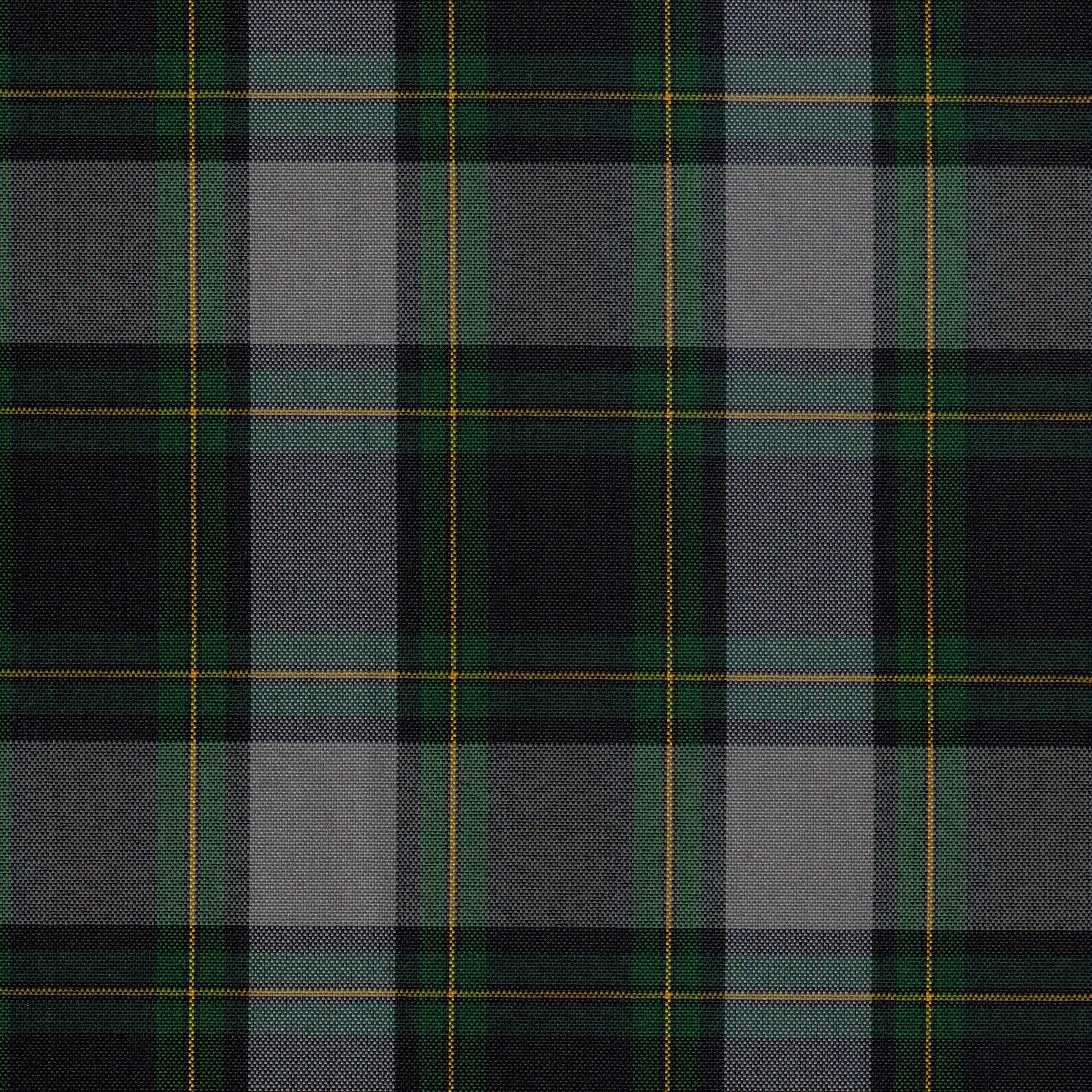 Tela escocesa de poliéster SchoolLine: cuadro verde, negro y gris con líneas amarillas, ideal para uniformes escolares e institucionales.