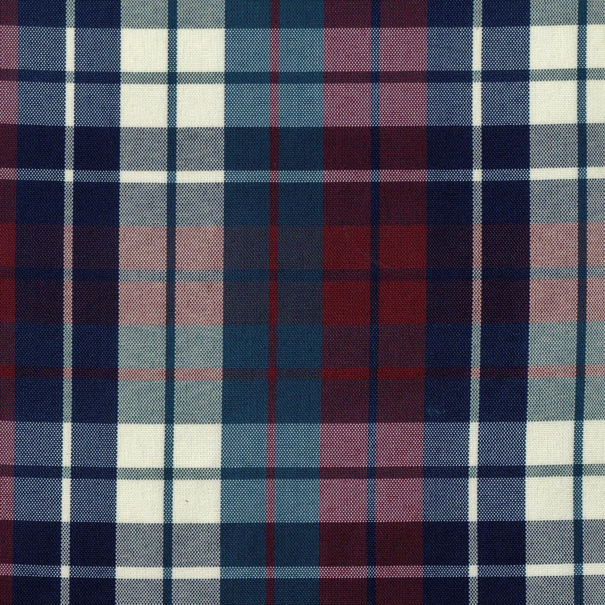 Tela escocesa de poliéster SchoolLine en cuadros azul, rojo y blanco; ideal para uniformes escolares.