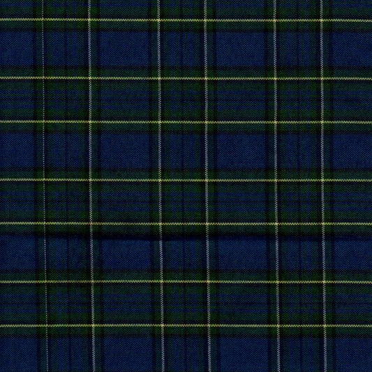 Tela escocesa de poliéster SchoolLine en azul oscuro con tartán verde y blanco, ideal para uniformes escolares e institucionales.