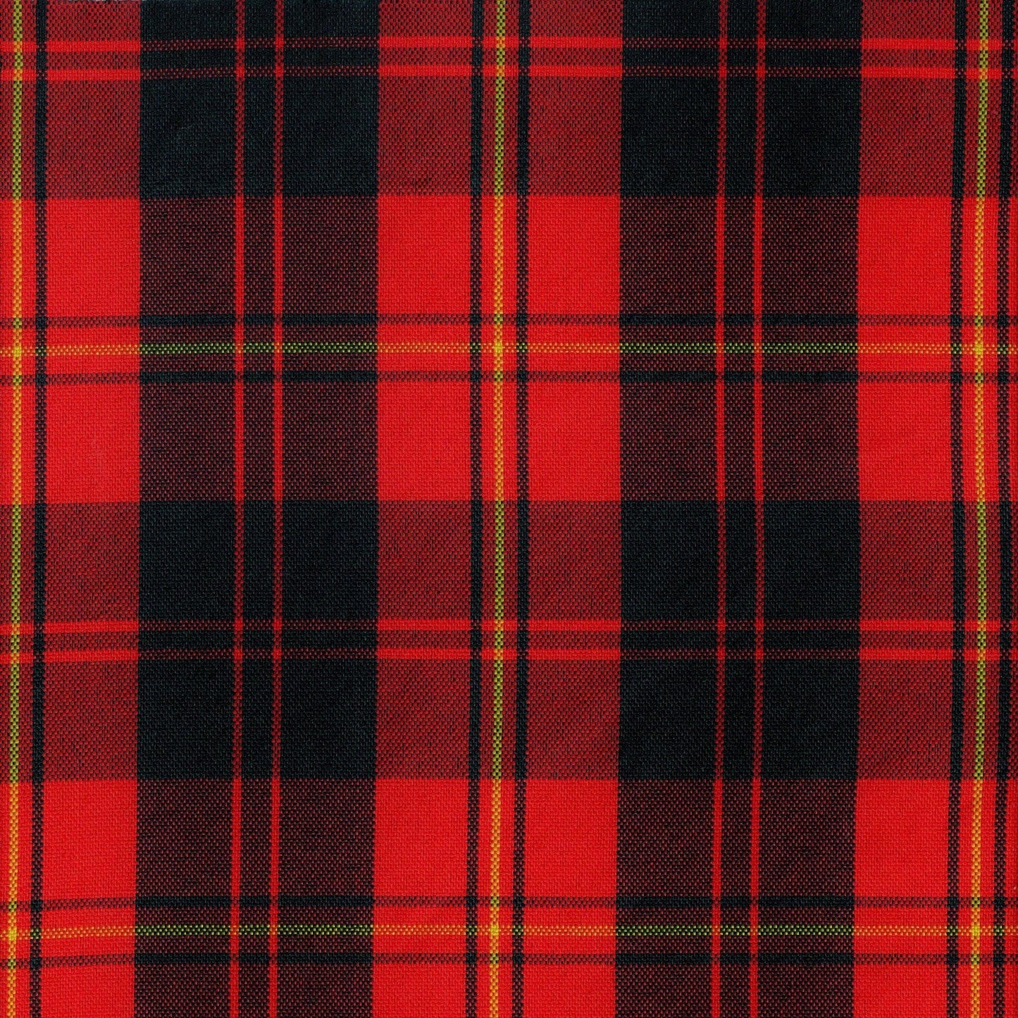 Tela escocesa de poliéster SchoolLine, rojo y negro con cuadros y líneas amarillas; ideal para uniformes escolares e institucionales.