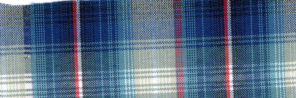 Tela escocesa de poliéster azul y blanco a cuadros con líneas rojas, ideal para uniformes escolares SchoolLine.
