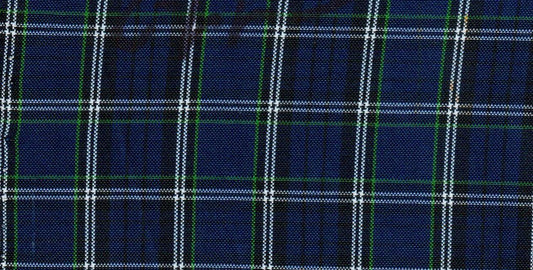 Tela escocesa de poliéster azul marino con cuadros blancos y verde, ideal para uniformes escolares e institucionales. SchoolLine